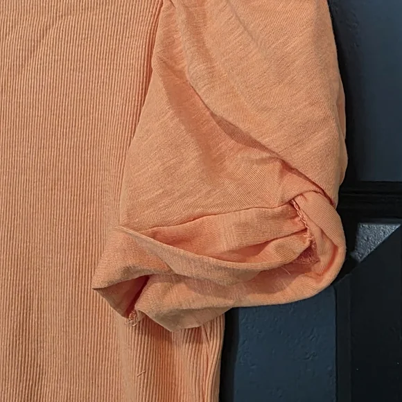 Vince Camuto Orange Puff-Sleeve Short Sleeve Tee - Picture 3 of 4